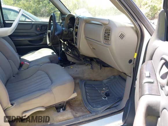 2005 Chevrolet Blazer LS с VIN 1GNCS13XX5K115097, выставлен на аукционе IAAI как лот 41847144 с пробегом 156 497 миль миль и . История ставок и продаж доступна на DreamBid. Изображение 5.