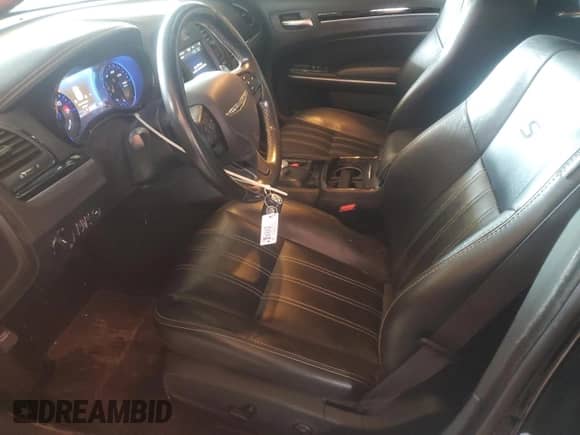 2019 Chrysler 300 S с VIN 2C3CCABG2KH609467, выставлен на аукционе Copart как лот 81331145 с пробегом 60 776 миль миль и Списание • Salvage title. История ставок и продаж доступна на DreamBid. Изображение 7.