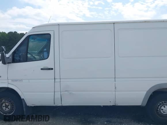 2005 Dodge Sprinter with VIN WD2PD644755737594, listed as a IAAI auction lot 42464848 with 420,050 mi miles and . Bid and sale history available at DreamBid. Image 14.