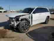 2023 Jeep Grand Cherokee Overland z VIN 1C4RJHDG9P8741074, wystawiony jako Copart lot #50078695 z przebiegiem 26 830 mil mil oraz Szkoda całkowita • Salvage title. Historia ofert i sprzedaży dostępna na DreamBid. Obrazek 1.