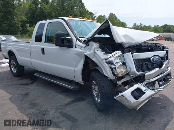 2015 Ford F-250 XLT with VIN 1FT7X2A68FEA14099, listed as a IAAI auction lot 43107284 with 386,115 mi miles and . Bid and sale history available at DreamBid. Image 1.