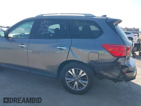 2019 Nissan Pathfinder S z VIN 5N1DR2MN9KC644120, wystawiony jako IAAI lot #43192604 z przebiegiem 132 008 mil mil oraz . Historia ofert i sprzedaży dostępna na DreamBid. Obrazek 6.