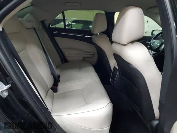 2018 Chrysler 300 Limited z VIN 2C3CCAKGXJH137775, wystawiony jako Copart lot #62379205 z przebiegiem Nie podano mil oraz Czysty tytuł • Clean title. Historia ofert i sprzedaży dostępna na DreamBid. Obrazek 10.