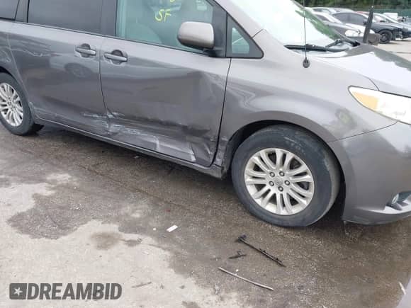 2013 Toyota Sienna XLE AAS с VIN 5TDYK3DCXDS400038, выставлен на аукционе IAAI как лот 43152738 с пробегом 182 596 миль миль и . История ставок и продаж доступна на DreamBid. Изображение 6.