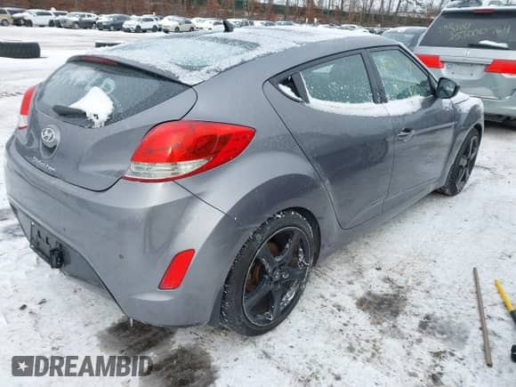 2012 Hyundai Veloster w/Gray Int z VIN KMHTC6AD5CU030807, wystawiony jako IAAI lot #41384254 z przebiegiem Nie podano mil oraz . Historia ofert i sprzedaży dostępna na DreamBid. Obrazek 4.