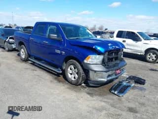 2018 Ram 1500 Express z VIN 1C6RR6KT7JS160672, wystawiony jako IAAI lot #41717485 z przebiegiem 141 712 mil mil oraz . Historia ofert i sprzedaży dostępna na DreamBid. Obrazek 1.