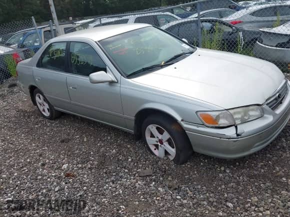 2000 Toyota Camry LE z VIN JT2BG22K2Y0467133, wystawiony jako IAAI lot #43108107 z przebiegiem Nie podano mil oraz . Historia ofert i sprzedaży dostępna na DreamBid. Obrazek 1.
