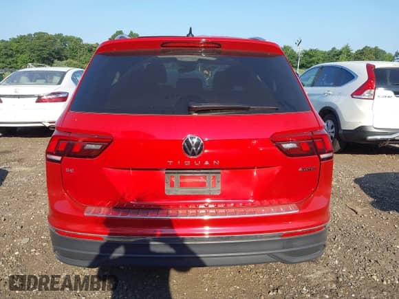 2024 Volkswagen Tiguan SE с VIN 3VVMB7AX9RM103865, выставлен на аукционе IAAI как лот 42817436 с пробегом 4 554 миль миль и . История ставок и продаж доступна на DreamBid. Изображение 16.