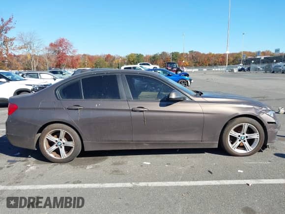 2013 BMW 3 Series 328i xDrive с VIN WBA3B5C55DF594855, выставлен на аукционе IAAI как лот 43538178 с пробегом 146 765 миль миль и . История ставок и продаж доступна на DreamBid. Изображение 12.