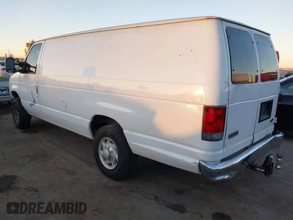 2008 Ford Econoline Cargo Commercial z VIN 1FTNS24L18DA11772, wystawiony jako IAAI lot #41025371 z przebiegiem 223 532 mil mil oraz . Historia ofert i sprzedaży dostępna na DreamBid. Obrazek 3.