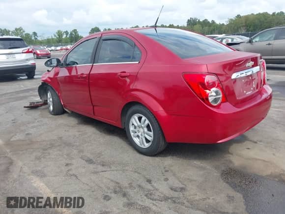 2013 Chevrolet Sonic LT с VIN 1G1JC5SH1D4233369, выставлен на аукционе IAAI как лот 43410322 с пробегом 80 851 миль миль и . История ставок и продаж доступна на DreamBid. Изображение 3.