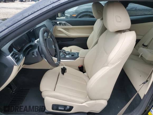 2021 BMW 4 Series 430i z VIN WBA53AP06MCF96700, wystawiony jako Copart lot #71355765 z przebiegiem 28 383 mil mil oraz Szkoda całkowita • Salvage title. Historia ofert i sprzedaży dostępna na DreamBid. Obrazek 7.