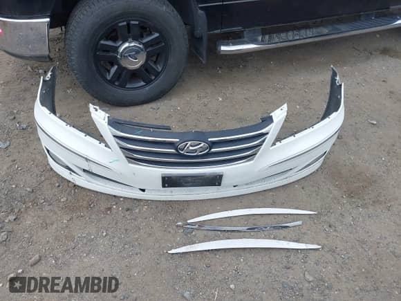 2011 Hyundai Azera Limited z VIN KMHFC4DF6BA552778, wystawiony jako IAAI lot #42822958 z przebiegiem 173 896 mil mil oraz . Historia ofert i sprzedaży dostępna na DreamBid. Obrazek 12.