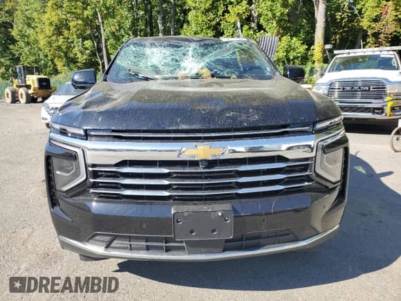 2025 Chevrolet Suburban LT with VIN 1GNS6CRD8SR287852, listed as a Copart auction lot 81665575 with 9,556 mi miles and Clean title. Bid and sale history available at DreamBid. Image 5.