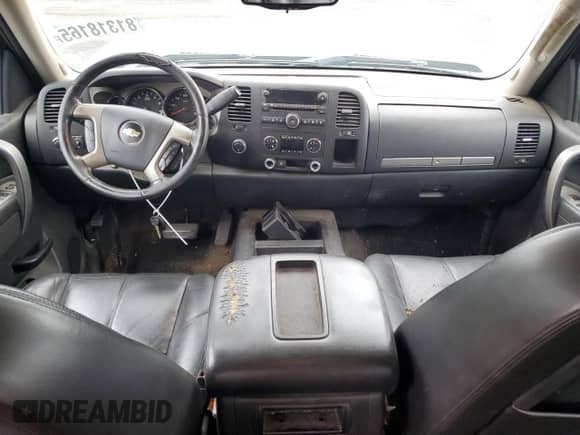 2011 Chevrolet Silverado 1500 LT z VIN 1GCPKSE32BF213653, wystawiony jako Copart lot #81318165 z przebiegiem 212 842 mil mil oraz Szkoda całkowita • Salvage title. Historia ofert i sprzedaży dostępna na DreamBid. Obrazek 8.