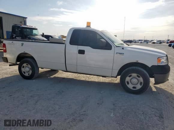 2008 Ford F-150 XL with VIN 1FTRF14W58KE32917, listed as a Copart auction lot 50548765 with 227,525 mi miles and Clean title. Bid and sale history available at DreamBid. Image 4.
