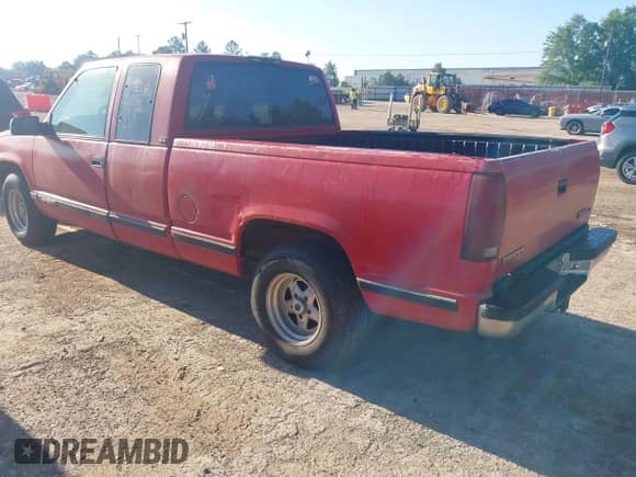 1995 GMC Sierra 1500 z VIN 2GTEC19K1S1587792, wystawiony jako IAAI lot #42213611 z przebiegiem 277 079 mil mil oraz . Historia ofert i sprzedaży dostępna na DreamBid. Obrazek 3.