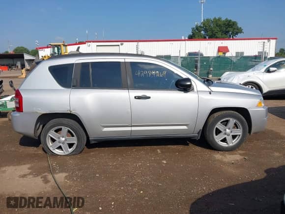 2008 Jeep Compass Sport с VIN 1J8FT47008D789312, выставлен на аукционе IAAI как лот 42984269 с пробегом 125 557 миль миль и . История ставок и продаж доступна на DreamBid. Изображение 13.