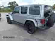 2021 Jeep Wrangler Unlimited Sahara z VIN 1C4JJXP67MW686559, wystawiony jako IAAI lot #42560577 z przebiegiem 43 902 mil mil oraz . Historia ofert i sprzedaży dostępna na DreamBid. Obrazek 3.