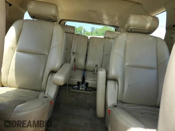 2010 Chevrolet Suburban LTZ z VIN 1GNUCKE03AR274164, wystawiony jako Copart lot #52984885 z przebiegiem 238 689 mil mil oraz Szkoda całkowita • Salvage title. Historia ofert i sprzedaży dostępna na DreamBid. Obrazek 10.