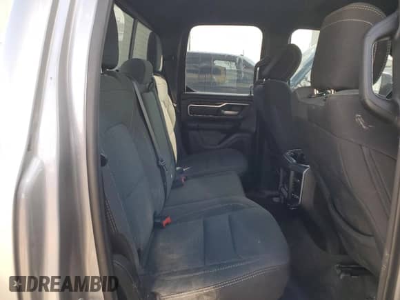 2021 Ram 1500 Big Horn z VIN 1C6SRFBT1MN722800, wystawiony jako Copart lot #81440925 z przebiegiem 22 863 mil mil oraz Szkoda całkowita • Salvage title. Historia ofert i sprzedaży dostępna na DreamBid. Obrazek 10.