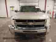 2008 Chevrolet Silverado 2500HD Work Truck z VIN 1GCHK24K88E206086, wystawiony jako IAAI lot #42954753 z przebiegiem 170 017 mil mil oraz . Historia ofert i sprzedaży dostępna na DreamBid. Obrazek 13.