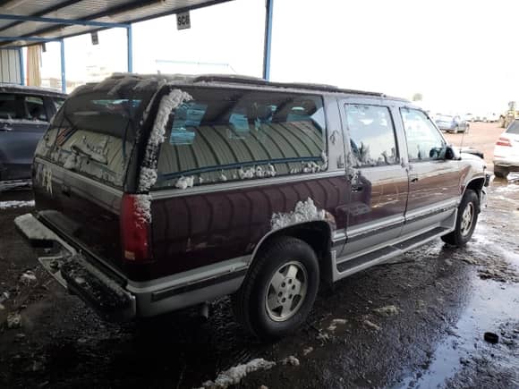 1994 Chevrolet Suburban с VIN 1GNFK16K4RJ343654, выставлен на аукционе Copart как лот 82019794 с пробегом 166 723 миль миль и Списание • Salvage title. История ставок и продаж доступна на DreamBid. Изображение 3.