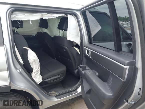 2025 Hyundai Santa Fe SE z VIN 5NMP14GL0SH128437, wystawiony jako IAAI lot #42360589 z przebiegiem 3 917 mil mil oraz . Historia ofert i sprzedaży dostępna na DreamBid. Obrazek 8.