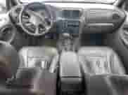 2002 Chevrolet TrailBlazer EXT LT z VIN 1GNET16S826100883, wystawiony jako Copart lot #47736265 z przebiegiem 147 411 mil mil oraz Czysty tytuł • Clean title. Historia ofert i sprzedaży dostępna na DreamBid. Obrazek 8.