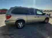 2005 Dodge Caravan SXT z VIN 2D8GP44L45R508766, wystawiony jako Copart lot #89827425 z przebiegiem Nie podano mil oraz Szkoda całkowita • Salvage title. Historia ofert i sprzedaży dostępna na DreamBid. Obrazek 3.