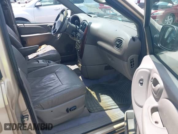 2001 Dodge Caravan ES with VIN 2B8GP54L51R198959, listed as a IAAI auction lot 41941050 with 208,396 mi miles and . Bid and sale history available at DreamBid. Image 5.