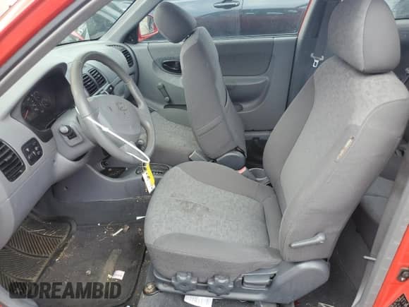 2003 Hyundai Accent GL с VIN KMHCG35C03U266754, выставлен на аукционе Copart как лот 63687705 с пробегом 99 309 миль миль и Списание • Salvage title. История ставок и продаж доступна на DreamBid. Изображение 7.