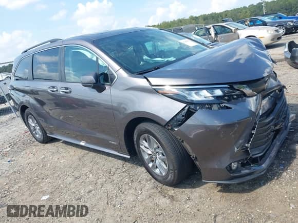 2021 Toyota Sienna XLE z VIN 5TDYRKEC1MS071251, wystawiony jako IAAI lot #43283850 z przebiegiem 60 434 mil mil oraz . Historia ofert i sprzedaży dostępna na DreamBid. Obrazek 1.