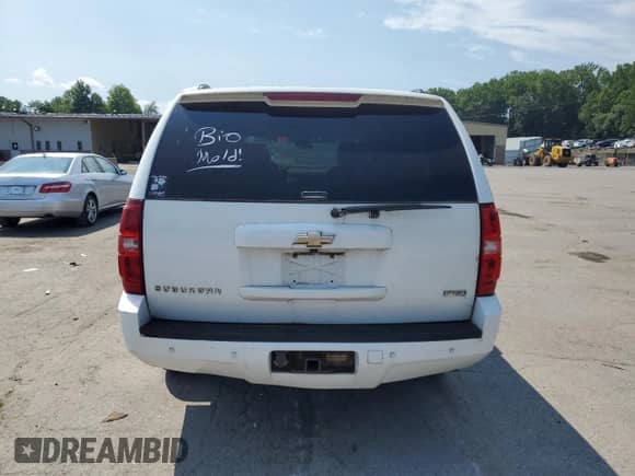 2008 Chevrolet Suburban LTZ z VIN 3GNFK16388G200487, wystawiony jako Copart lot #67213285 z przebiegiem 200 089 mil mil oraz Czysty tytuł • Clean title. Historia ofert i sprzedaży dostępna na DreamBid. Obrazek 6.