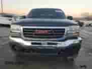 2005 GMC Sierra 1500 SLT z VIN 2GTEK13T051286245, wystawiony jako Copart lot #88082375 z przebiegiem 281 268 mil mil oraz Szkoda całkowita • Salvage title. Historia ofert i sprzedaży dostępna na DreamBid. Obrazek 5.