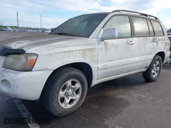 2004 Toyota Highlander with VIN JTEEP21A840018865, listed as a IAAI auction lot 43291764 with 233,796 mi miles and . Bid and sale history available at DreamBid. Image 2.