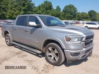 2022 Ram 1500 Laramie z VIN 1C6SRFJT0NN362552, wystawiony jako IAAI lot #43220035 z przebiegiem 50 088 mil mil oraz . Historia ofert i sprzedaży dostępna na DreamBid. Obrazek 1.