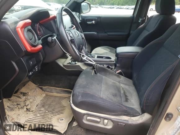2020 Toyota Tacoma SR with VIN 3TMCZ5AN2LM350550, listed as a Copart auction lot 68075545 with 149,896 mi miles and Salvage title. Bid and sale history available at DreamBid. Image 7.