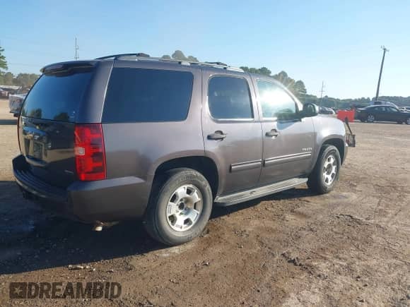 2010 Chevrolet Tahoe LS с VIN 1GNMCAE39AR176793, выставлен на аукционе IAAI как лот 43413116 с пробегом 340 209 миль миль и . История ставок и продаж доступна на DreamBid. Изображение 4.