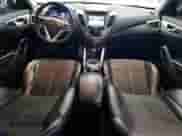 2013 Hyundai Veloster w/Black Int z VIN KMHTC6AD3DU111385, wystawiony jako Copart lot #86124085 z przebiegiem 144 014 mil mil oraz Czysty tytuł • Clean title. Historia ofert i sprzedaży dostępna na DreamBid. Obrazek 8.