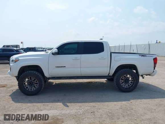 2019 Toyota Tacoma SR5 с VIN 3TMAZ5CN9KM100080, выставлен на аукционе IAAI как лот 43053191 с пробегом 98 434 миль миль и . История ставок и продаж доступна на DreamBid. Изображение 14.