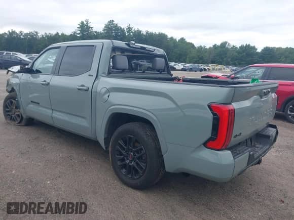 2024 Toyota Tundra SR5 с VIN 5TFLA5DB6RX182522, выставлен на аукционе IAAI как лот 43048617 с пробегом 17 236 миль миль и . История ставок и продаж доступна на DreamBid. Изображение 3.