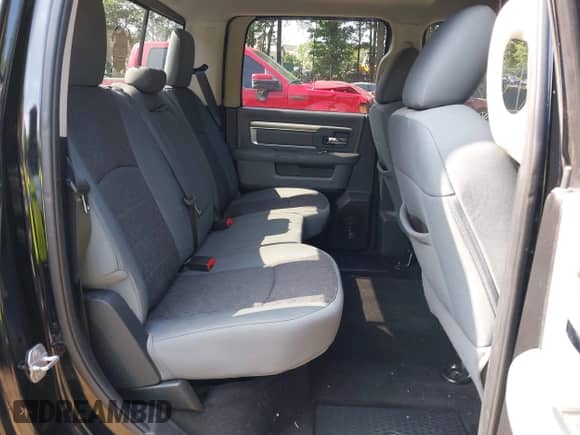 2014 Ram 1500 Big Horn z VIN 1C6RR7LT8ES420815, wystawiony jako IAAI lot #42848109 z przebiegiem 139 867 mil mil oraz . Historia ofert i sprzedaży dostępna na DreamBid. Obrazek 8.