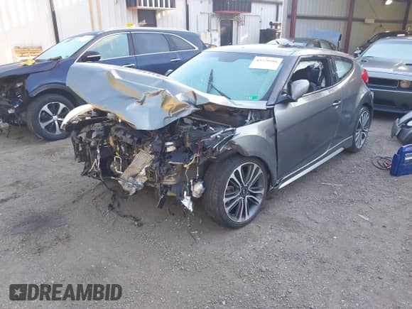 2016 Hyundai Veloster Turbo с VIN KMHTC6AE8GU273459, выставлен на аукционе IAAI как лот 43379586 с пробегом 55 839 миль миль и . История ставок и продаж доступна на DreamBid. Изображение 2.