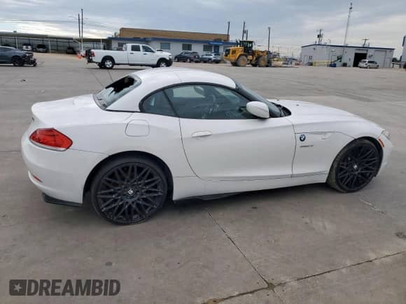 2013 BMW Z4 sDrive28i with VIN WBALL5C56DJ104465, listed as a Copart auction lot 60330215 with 123,353 mi miles and Clean title. Bid and sale history available at DreamBid. Image 3.