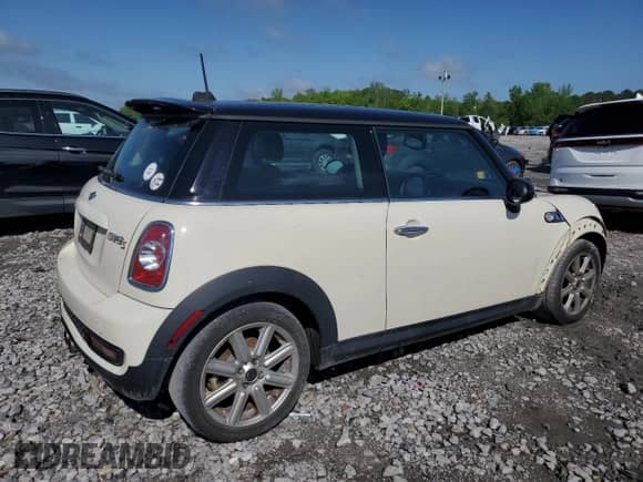 2011 MINI Hardtop S with VIN WMWSV3C50BTY15977, listed as a Copart auction lot 52802295 with 89,085 mi miles and Salvage title. Bid and sale history available at DreamBid. Image 3.