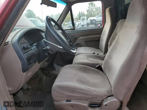 1995 Ford F-150 z VIN 1FTDF15Y5SNB61552, wystawiony jako Copart lot #90869715 z przebiegiem Nie podano mil oraz Czysty tytuł • Clean title. Historia ofert i sprzedaży dostępna na DreamBid. Obrazek 7.