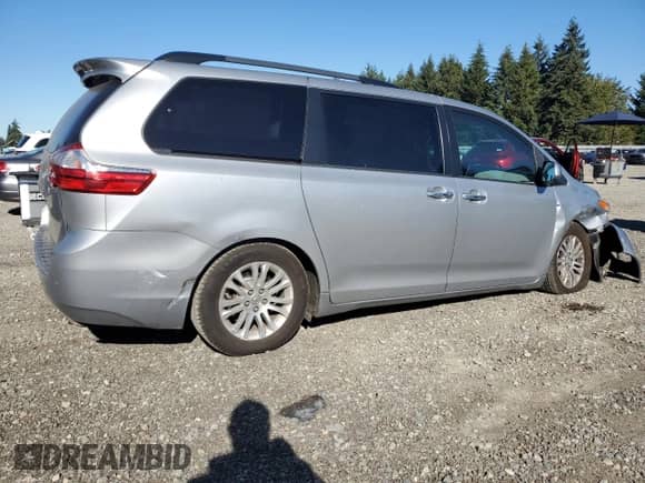 2015 Toyota Sienna XLE с VIN 5TDYK3DC2FS689354, выставлен на аукционе Copart как лот 82522205 с пробегом 101 074 миль миль и Списание • Salvage title. История ставок и продаж доступна на DreamBid. Изображение 3.