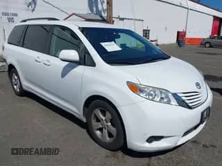 2015 Toyota Sienna LE AAS with VIN 5TDKK3DCXFS604928, listed as a IAAI auction lot 43021116 with 136,454 mi miles and . Bid and sale history available at DreamBid. Image 1.