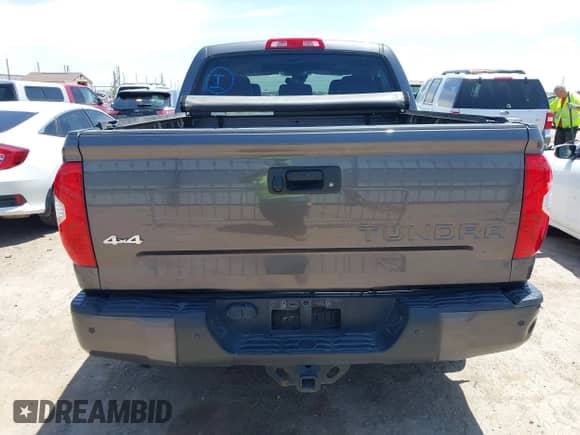2019 Toyota Tundra SR5 с VIN 5TFAY5F17KX791678, выставлен на аукционе IAAI как лот 42290380 с пробегом 119 671 миль миль и . История ставок и продаж доступна на DreamBid. Изображение 17.